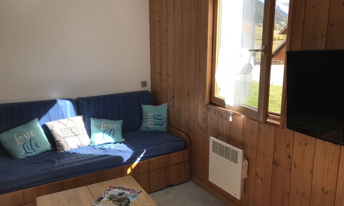 Saint-Jean-d'Arves Apartment | Ideal Apartment for 8 Near Slopes with Pool and Spa