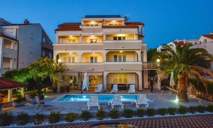 Novalja Apartment | Cozy Apartment for 14 Steps from the Beach with Pool