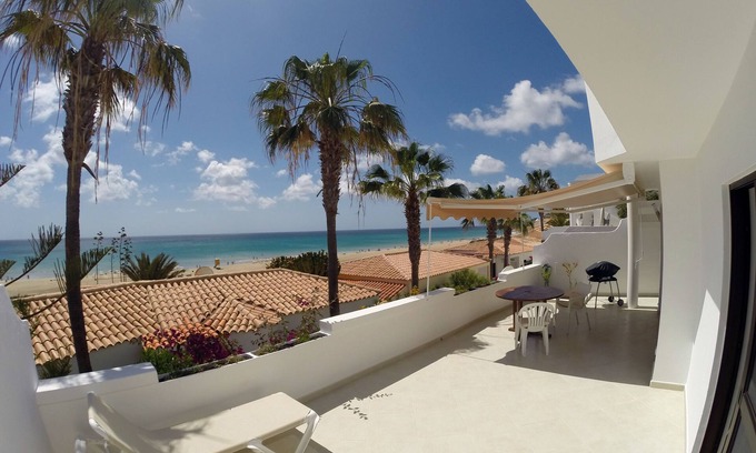 Bahia Calma Apartment | Cozy Oceanfront Apartment for 2 in Costa Calma