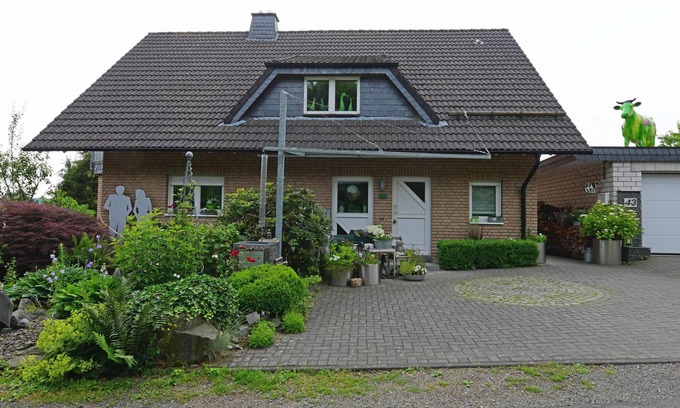 Heddinghausen Apartment | Cozy Apartment for Two: Guest Rated 9.8 with Breakfast