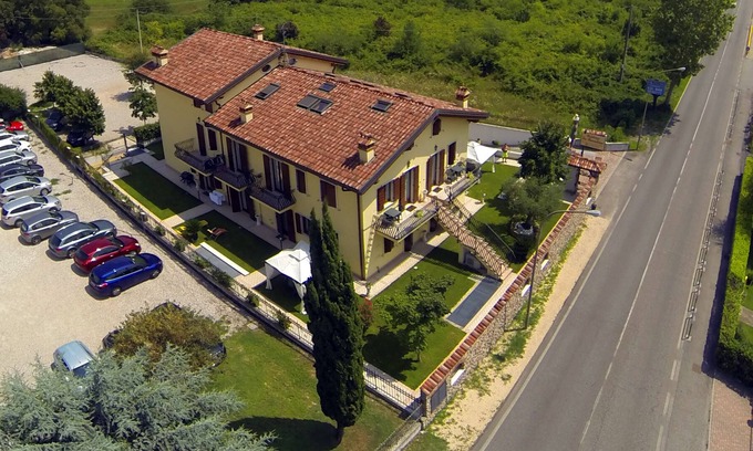 Borgo Roma Apartment | Apartment for 4/5 people on two floors