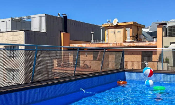 Dreta de l'Eixample Apartment | Ideal Barcelona Apartment for 4 with Private Pool & Spa