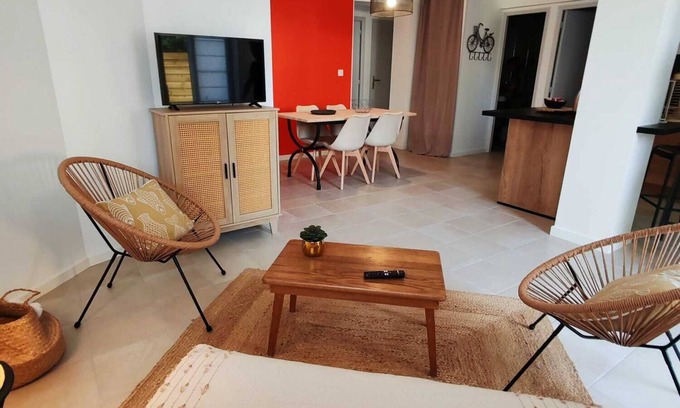 Royan Apartment | Apartment for 4 people Patio terrace 400 m from the beach Quartier du Parc