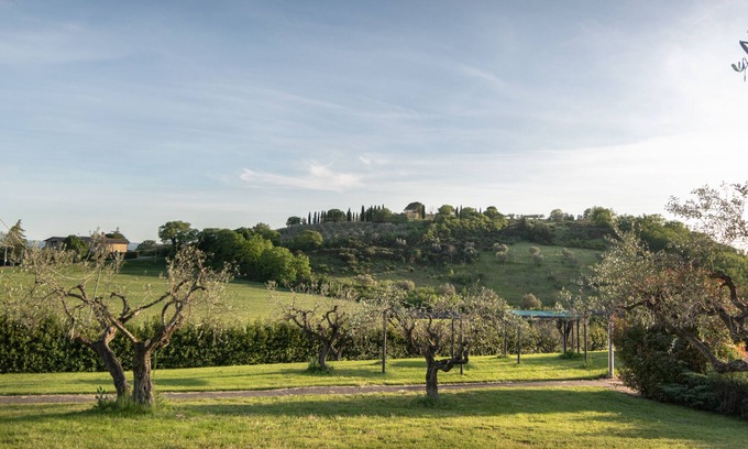 Assisi Apartment | Relaxing Getaway for 5 with Pool in Scenic Countryside
