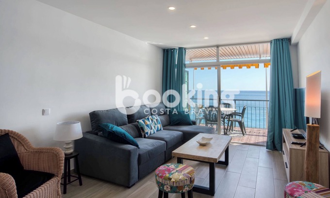 Platja d'Aro Apartment | Oceanfront Apartment for 5 with Spa & Stunning Views