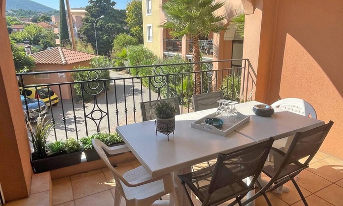 Sainte-Maxime City Centre Apartment | Perfect Getaway: Apartment for 6 with Pool & Ocean View