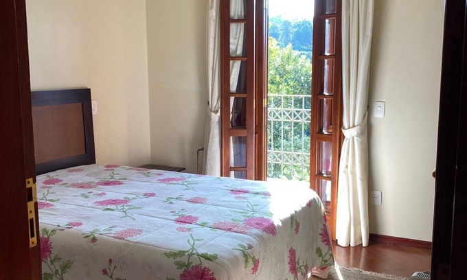 Vila Everest Apartment | Spacious Apartment for 10 Near Capivari with Spa & Breakfast