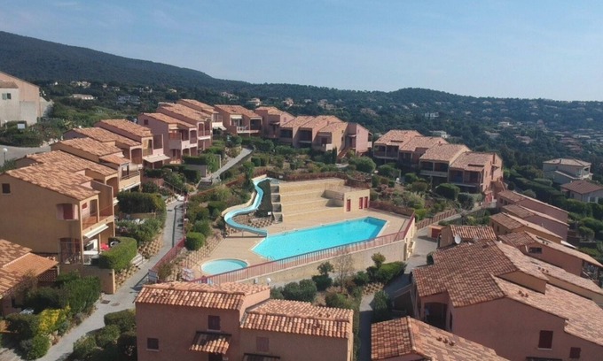 Cavalaire-sur-Mer Apartment | Sea View Apartment for Four in Cavalaire sur Mer, Guest Rated 9.6