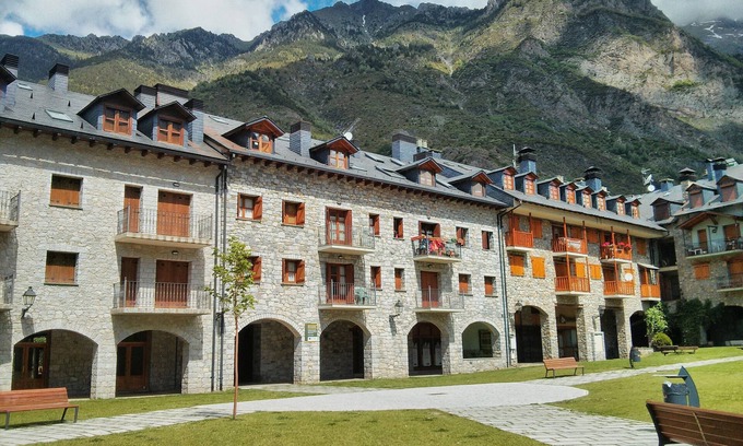 Benasque Apartment | Ideal Apartment for 5 in Central Benasque - Guest Rated 9.8