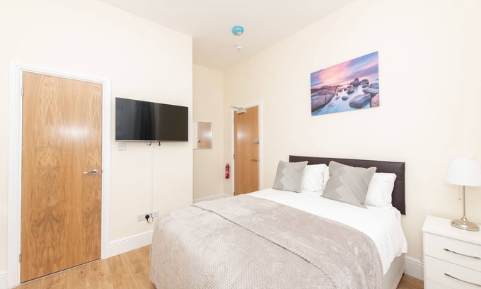 Southampton Apartment | Convenient Apartment for Student Nurses in Shirley RD