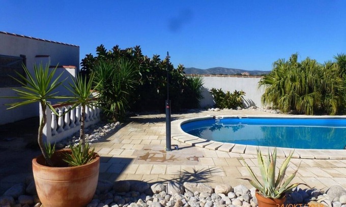 Calig Apartment | Cozy Apartment for 4 with Spa Access and Breakfast Option