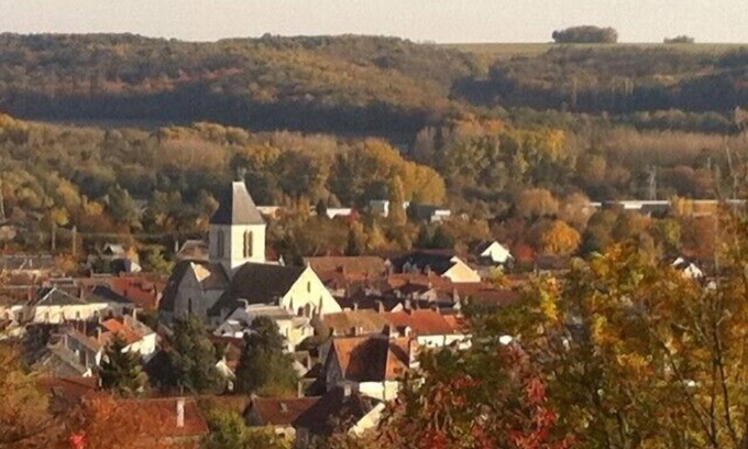 Chauffour-les-Etrechy Apartment | Cozy Apartment near Paris with Pool and Free Wi-Fi