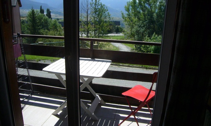 Font-Romeu-Odeillo-Via Apartment | Cozy Apartment F with Balcony, Wi-Fi & Top Guest Rating 9.8