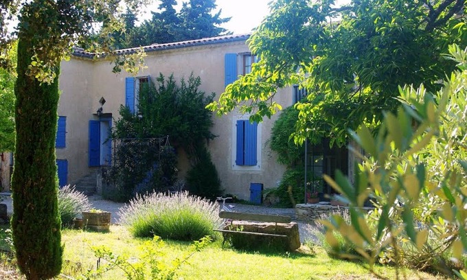 L'Isle-sur-la-Sorgue Cottage | Charming Farmhouse Apartment with Pool and Ocean View