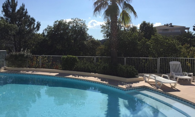 Mandelieu-La-Napoule Apartment | Guest Rated 10/10: Apartment Mandelieu GOLF with Ocean View