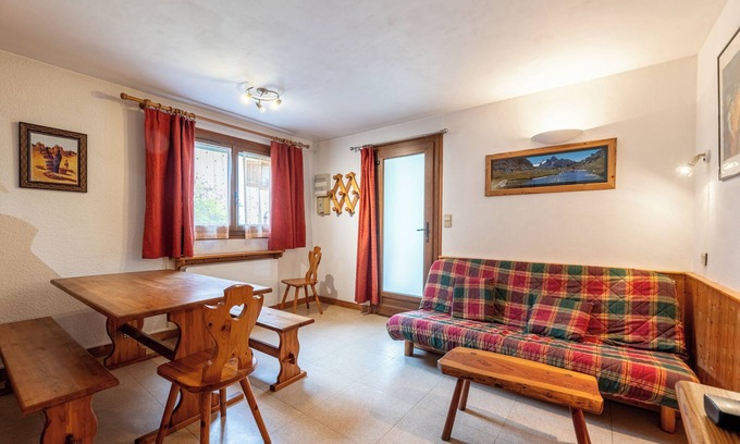Pralognan-la-Vanoise Apartment | Apartment 'La Bévéria 5' with Private Terrace and Shared Garden