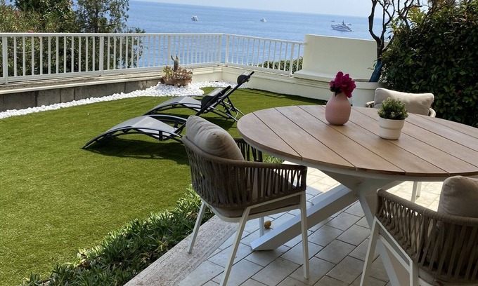 Roquebrune-Cap-Martin Apartment | Seaside Apartment with Garden, Minutes to Monaco Beach