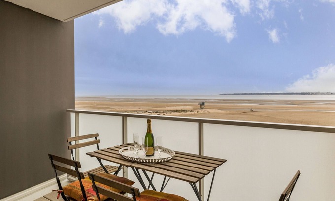 Saint-Brevin-les-Pins Apartment | Cozy Gite Saint-Brevin-les-Pins with Ocean View Amenities