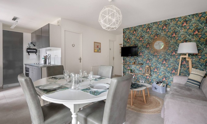 Saint-Brevin-les-Pins Apartment | Cozy Beachside Apartment for 4 with Ocean View & Breakfast