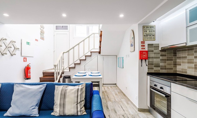 Santiago Apartment | Oceanfront Apartment 'Fração D'ouro By Sesimbra' with Wi-Fi