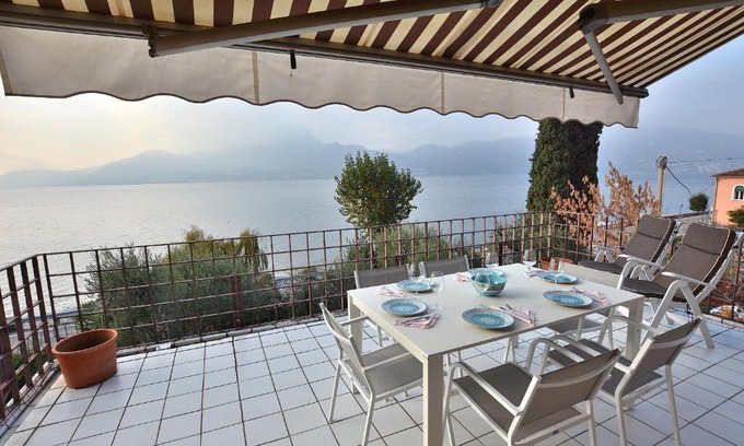 Frader Apartment | Scenic Apartment Frader Otto with Lake View - 4 Star Stay