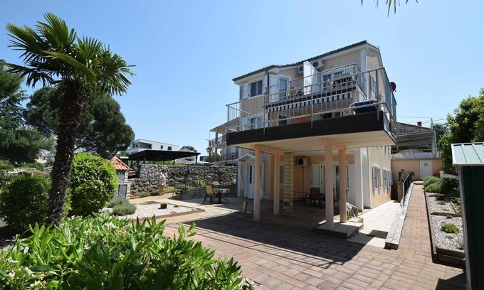 Vantacici Apartment | Seaview Apartment Frane 1 - Rated 10/10 with Breakfast