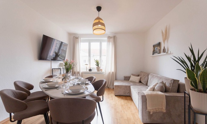 Dessau Apartment | Apartment 'Friedi Am Bauhausmuseum' with Balcony and Wi-Fi