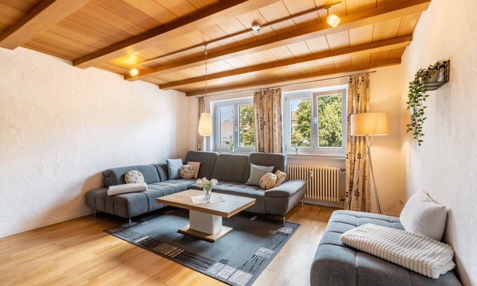 Moos Apartment | Apartment 'Fürst' with Shared Garden, Balcony and Wi-Fi