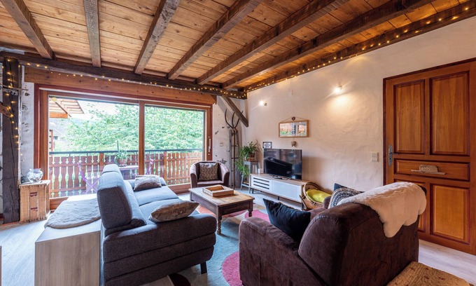 Giez Apartment | Gîte Chapô Julô: Mountain View, Private Terrace & Spa