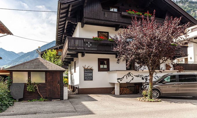 Mayrhofen Apartment | Mountain View Apartment "Galerie Kaiser" with Balconies & Wi-Fi