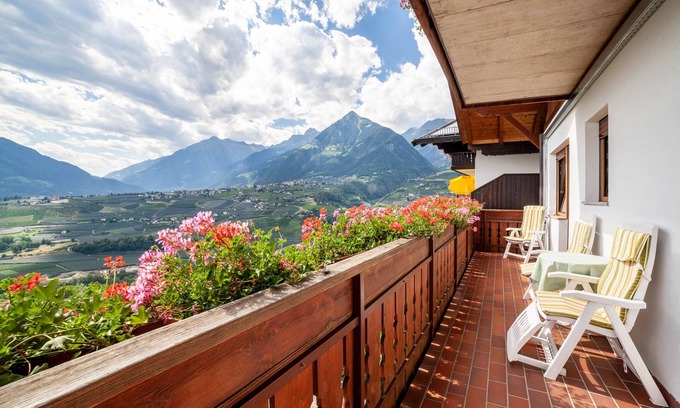 Schenna Apartment | Relax at Gartenheim Maria: Mountain Views & Shared Pool