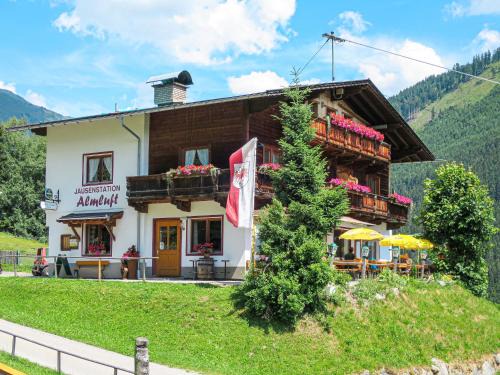Stummerberg Apartment | Family-Friendly Getaway at Apartment Gasthof Almluft-2