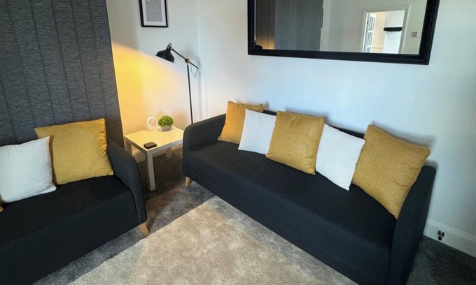 Heaton Apartment | Apartment - Sleeps 6 - Pet friendly - Parking