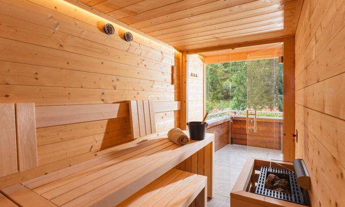 Filzmoos Apartment | Discover Gemütlichkeit: Family-Friendly Guesthouse with Pool