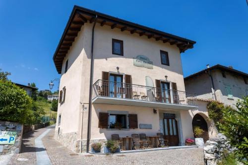 Vesio Apartment | Comfortable Appartement in Vesio with Garden & Terrace