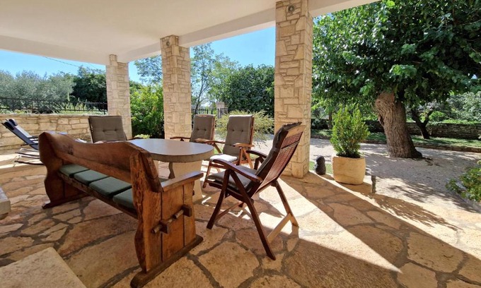 Golas Apartment | Pet-Friendly Apartment Gina: Guest Rated 9.6/10