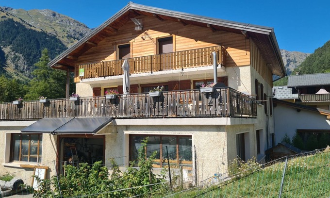 Termignon Apartment | Cozy Apartment 'Gîte Le Cembro' with Private Terrace & Views