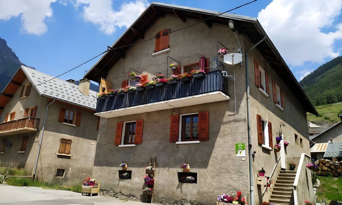 Termignon Apartment | Apartment 'Gîte Val-cenisnLa Gelinotte Cosy' with Wi-Fi