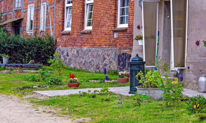 Barnin Apartment | Cozy Apartment Glowworm with Ocean View & Pet-Friendly Perks