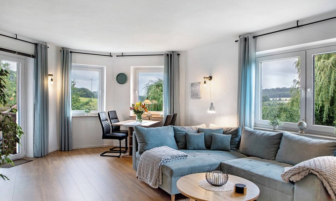 Habichtswald Apartment | Top-Rated Apartment 'Glücksmomente' with Balcony & Wi-Fi