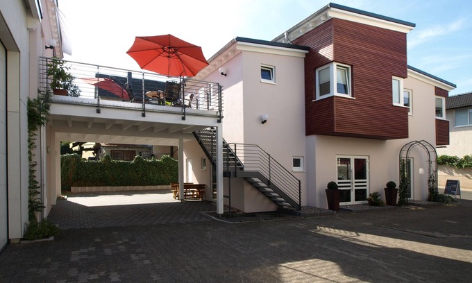 Punderich Apartment | Experience Goldlay Apartment: Relaxing Winery Getaway