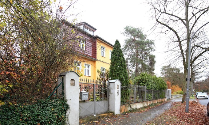 Nikolassee Apartment | Relaxing Apartment 'Grüne Oase' with Private Terrace & Garden