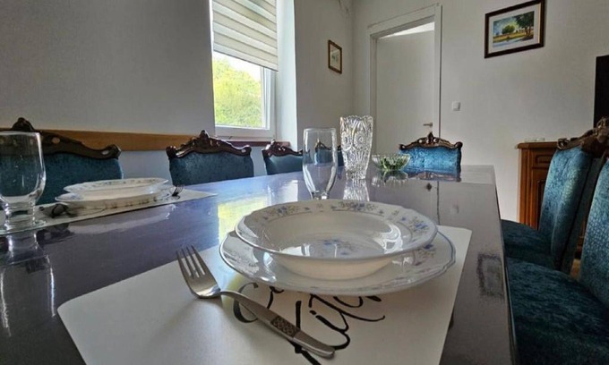 Municipality of Gracac Apartment | Comfortable Apartment Gračac: Family-Friendly with Kitchen