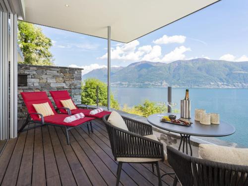 Ronco sopra Ascona Apartment | Relaxing Stay at Apartment Grand Suite with Pool Access