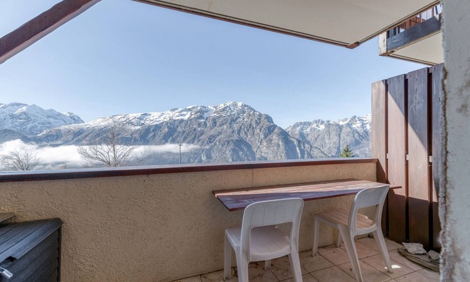 Villard-Reculas Apartment | Apartment 'Granges 8 - Bel Appt 4p Au Pied Des' with Mountain View and Balcony