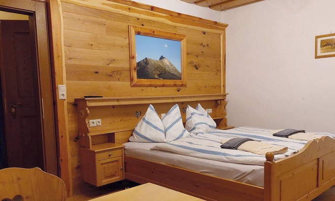 Bad Gastein Apartment | Top-Rated Apartment Graukogel: Pet-Friendly & Breakfast Included