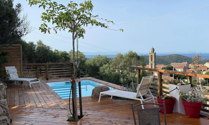 Monacia-d'Aullene Villa | Discover 'Guetali Du Rocher': Oceanfront Retreat with Wi-Fi