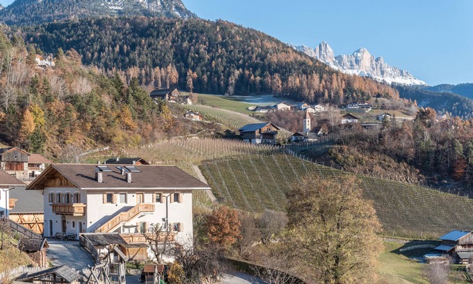 Fie allo Sciliar Apartment | Mountain View Apartment with Garden, Wi-Fi & Spa Amenities