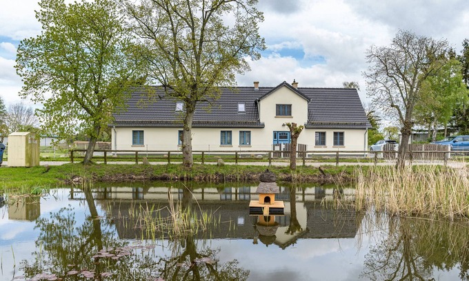 Gneventhin Apartment | Tranquil 'Gute Stube' Apartment with Lake View & Garden