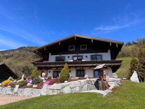 Muhlbach im Pinzgau Apartment | Family-Friendly Stay at Apartment Hüttaler by Interhome